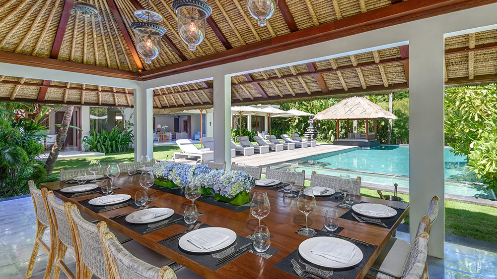 Seseh Beach Villa II - Dining area design